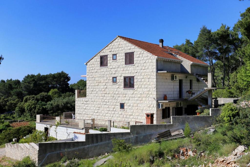 Budova, v ktorej sa apartmán nachádza