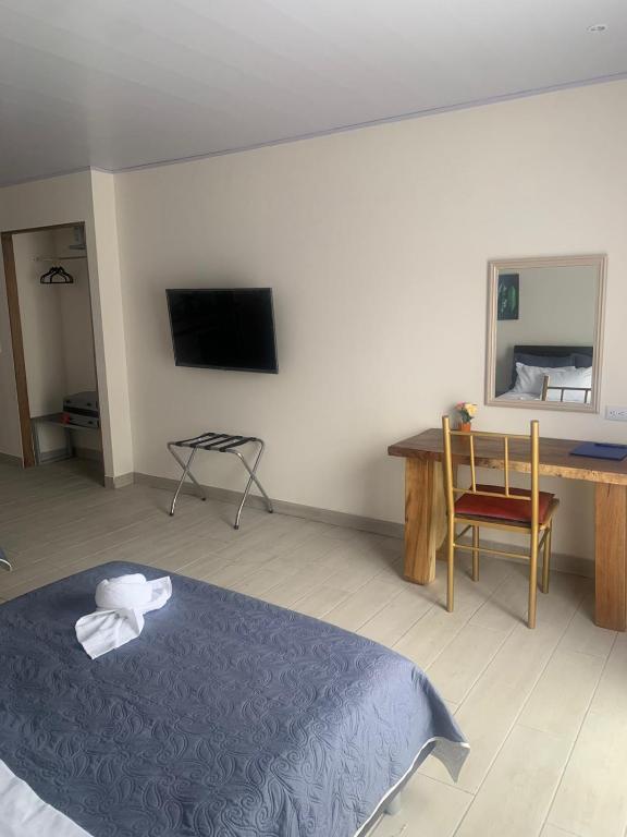 TV a/nebo společenská místnost v ubytování LOP Inn San Jose Aeropuerto - Costa Rica