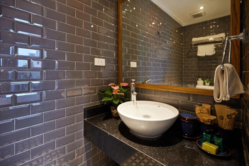 Koupelna v ubytování HaNoi Calido Hotel