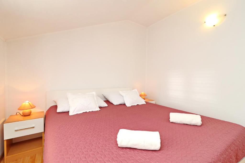 Apartments by the sea Vela Luka, Korcula - 4449 - Two-Bedroom Apartment With Terrace And Sea View