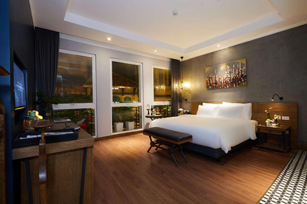 Postel nebo postele na pokoji v ubytování HaNoi Calido Hotel
