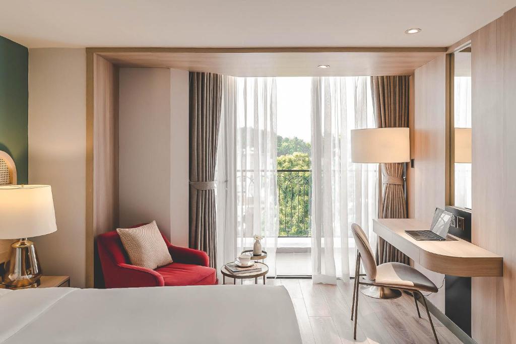 Postel nebo postele na pokoji v ubytování Hanoi Le Jardin Hotel & Spa