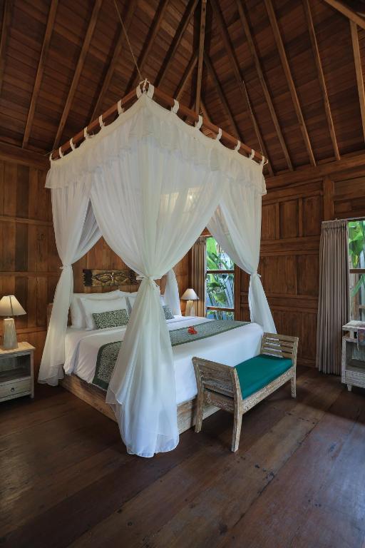 Maha Shanti Ubud Villa - 木制豪华双人房间，带花园景观