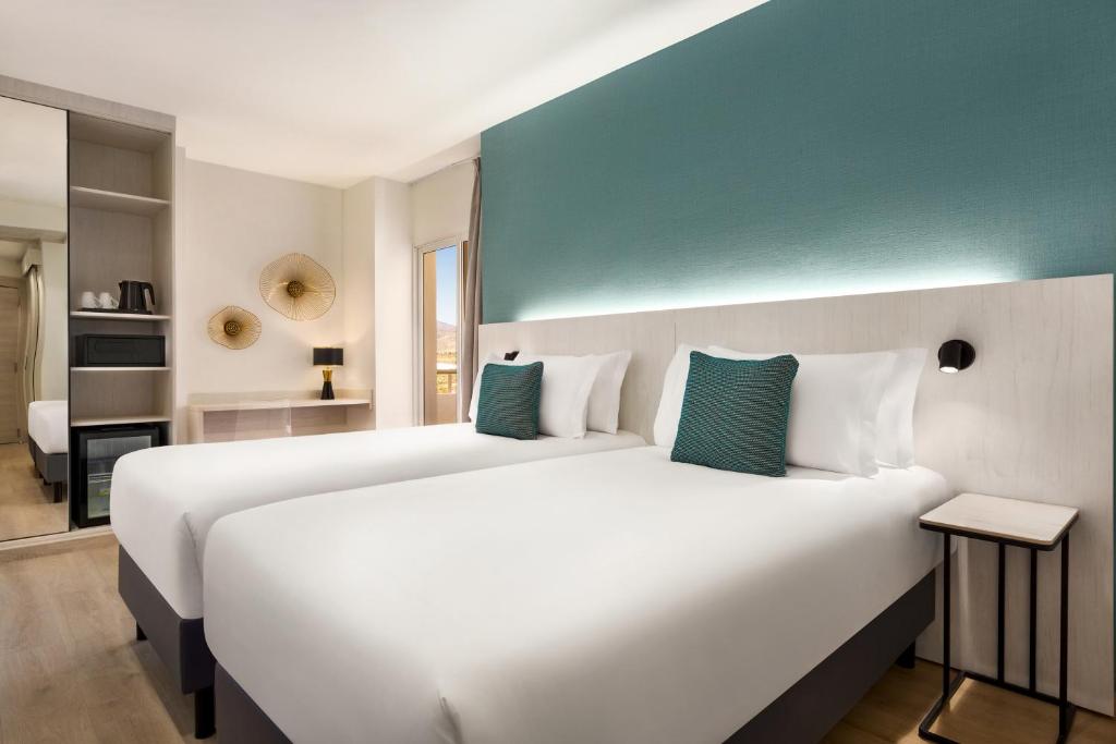 Ramada Resort by Wyndham Puerto de Mazarron - 豪华房，配备单人床，可欣赏山景