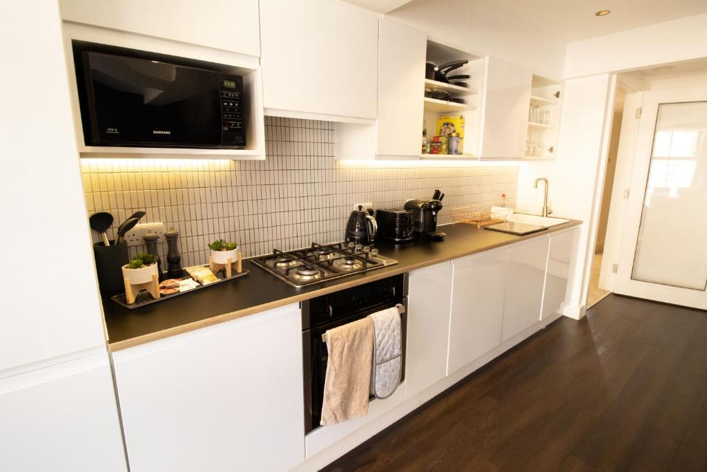 The New52 Oxford by Top Quality Suites Bespoke 2 Bed Luxury Apartment