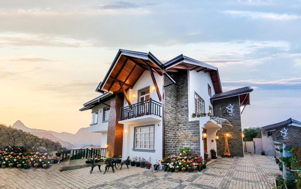 a villa with a view of the mountains at C I Residence in Nuwara Eliya