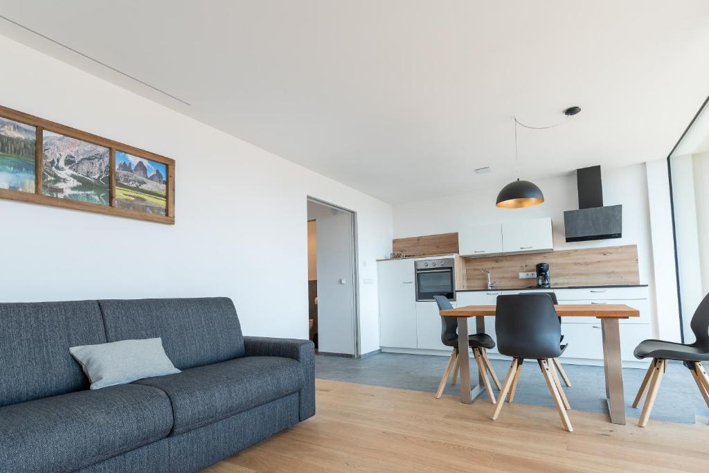 Posezení v ubytování MESNERHOF CHALET mit Dolomitenblick und kostenlosem Parken in der Tiefgarage