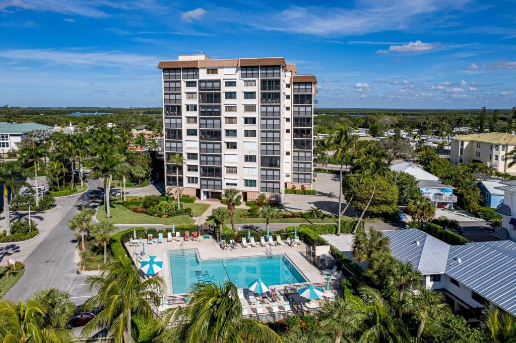 Holiday home Caper Beach Club 212 2810 Estero Blvd by Coastal