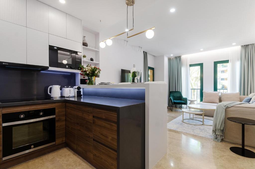 Kuchyň nebo kuchyňský kout v ubytování Luxury Blue Coast Seaside Retreat Marbella