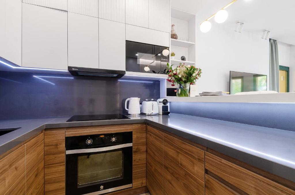 Kuchyň nebo kuchyňský kout v ubytování Luxury Blue Coast Seaside Retreat Marbella