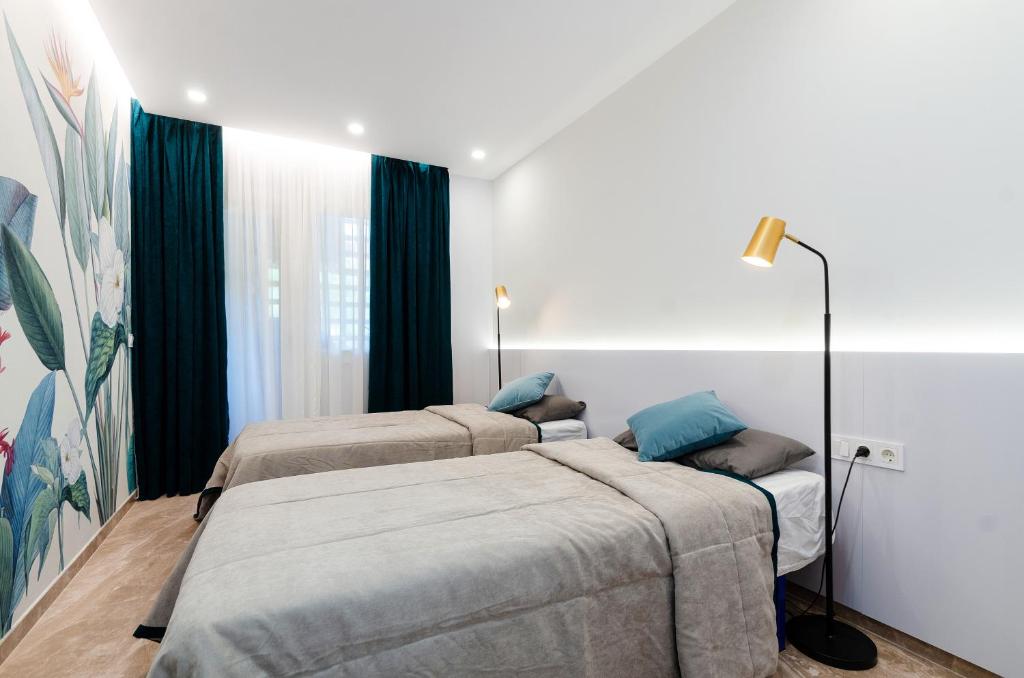 Postel nebo postele na pokoji v ubytování Luxury Blue Coast Seaside Retreat Marbella