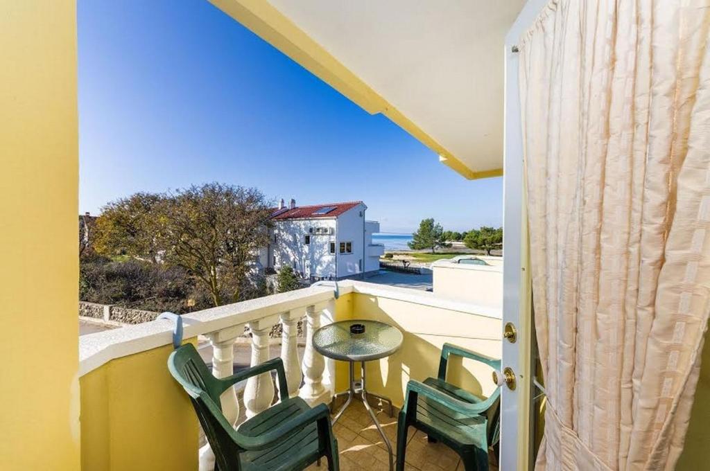 Zdjęcie z galerii obiektu Apartments by the sea Zaton, Zadar - 5923 w mieście Zaton