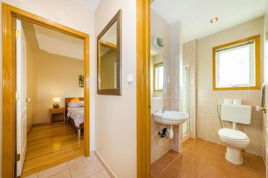 Zdjęcie z galerii obiektu Apartments by the sea Zaton, Zadar - 5923 w mieście Zaton