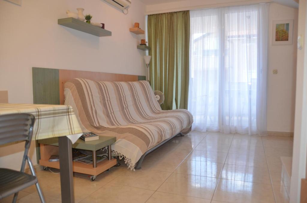 O zonă de relaxare la Apartman Ananda Bol - 2 bedrooms, 7 beds