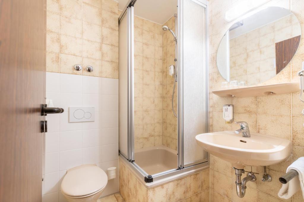 Hotel Leonet - Resim 11