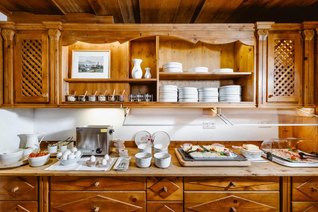 Kuchyň nebo kuchyňský kout v ubytování Seehotel Berau