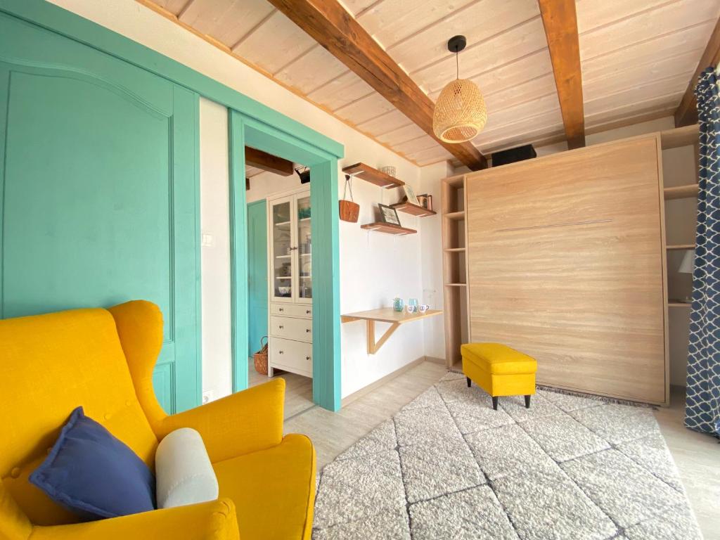 A seating area at Dandelion "Zsálya" Vendégház