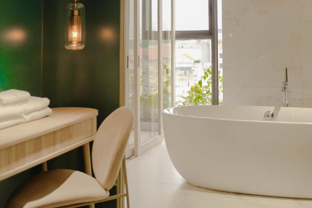 Koupelna v ubytování Hanoi Le Jardin Hotel & Spa