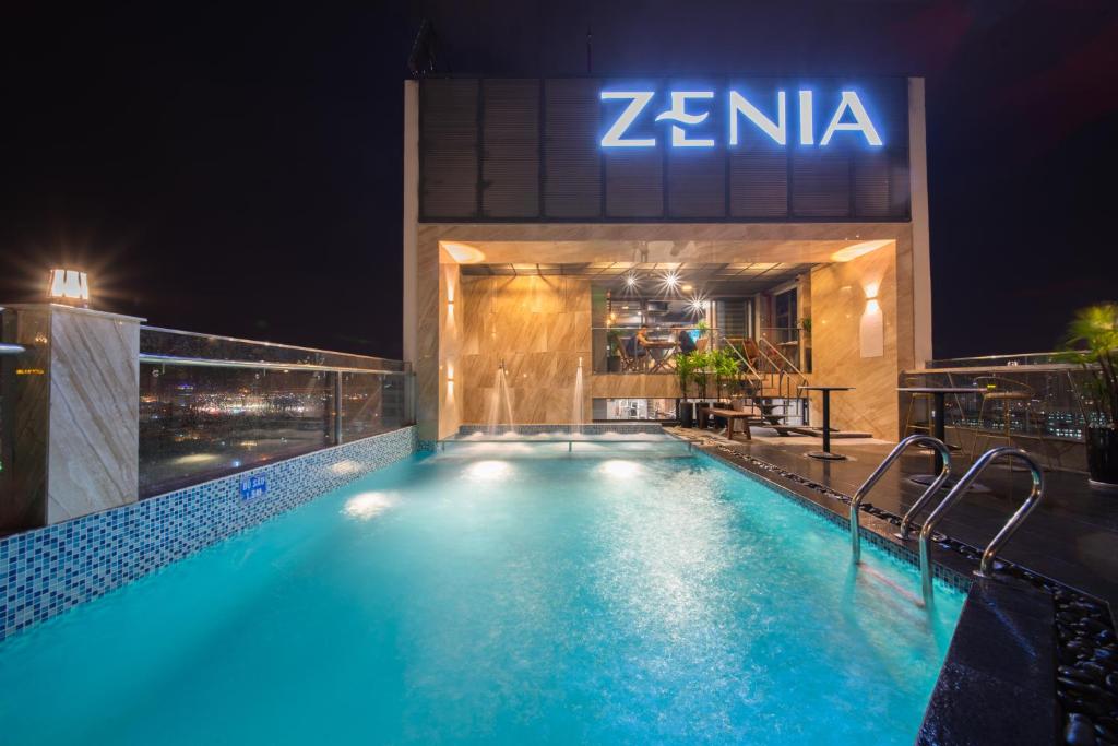 Hồ bơi trong/gần Zenia Boutique Hotel Nha Trang