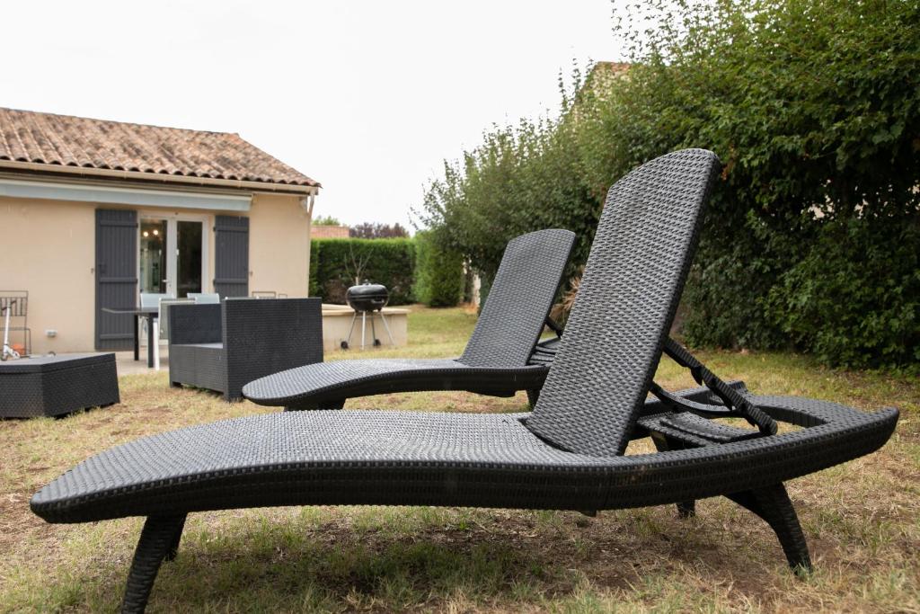 Zdjęcie z galerii obiektu Plain pied climatisé piscine idéalement situé w mieście Boulazac
