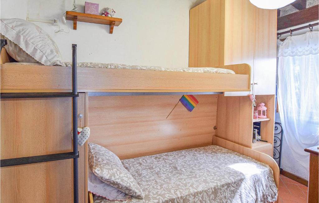 Łóżko lub łóżka w pokoju w obiekcie Nice Home In Camaiore With Wifi