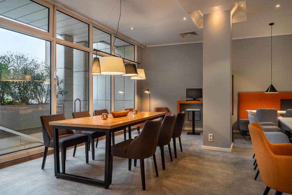 Kuchyň nebo kuchyňský kout v ubytování Garner Hotel Wiesbaden City