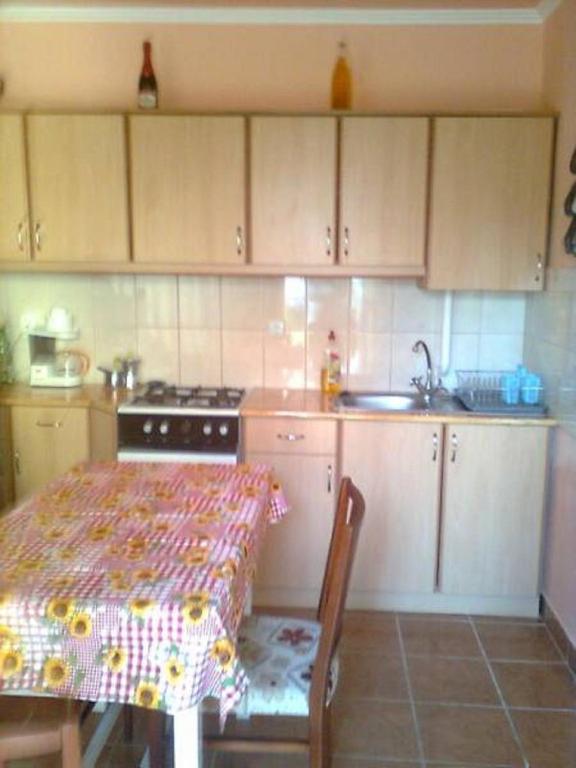 Kuchyňa alebo kuchynka v ubytovaní Marcsi Apartman