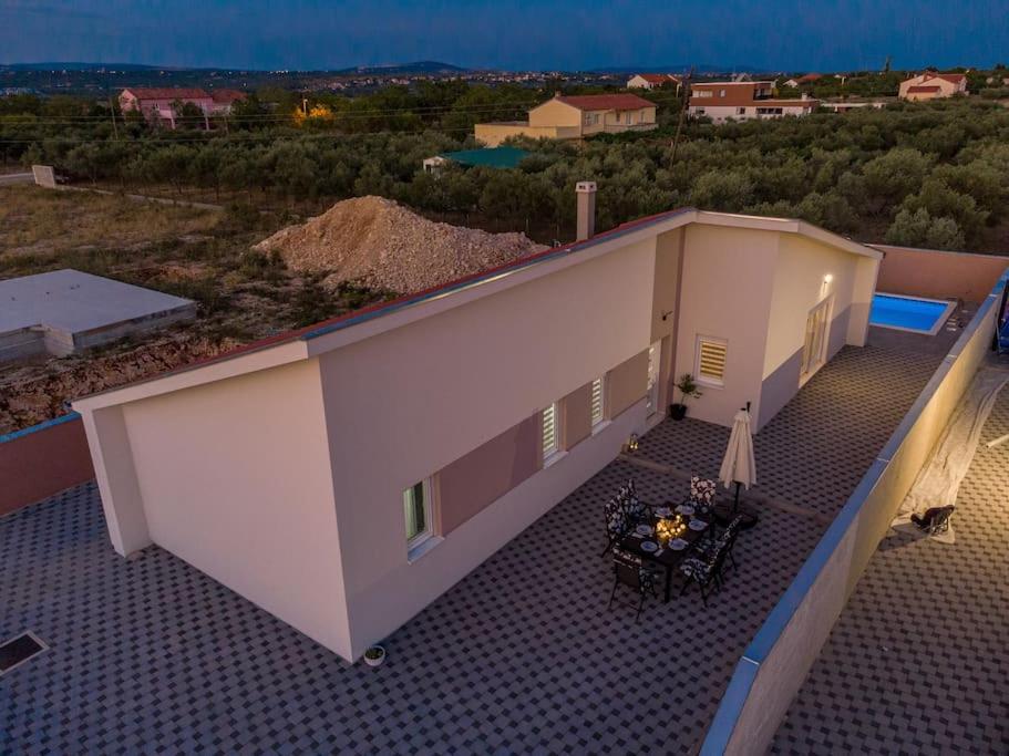 Budova, v ktorej sa vila nachádza