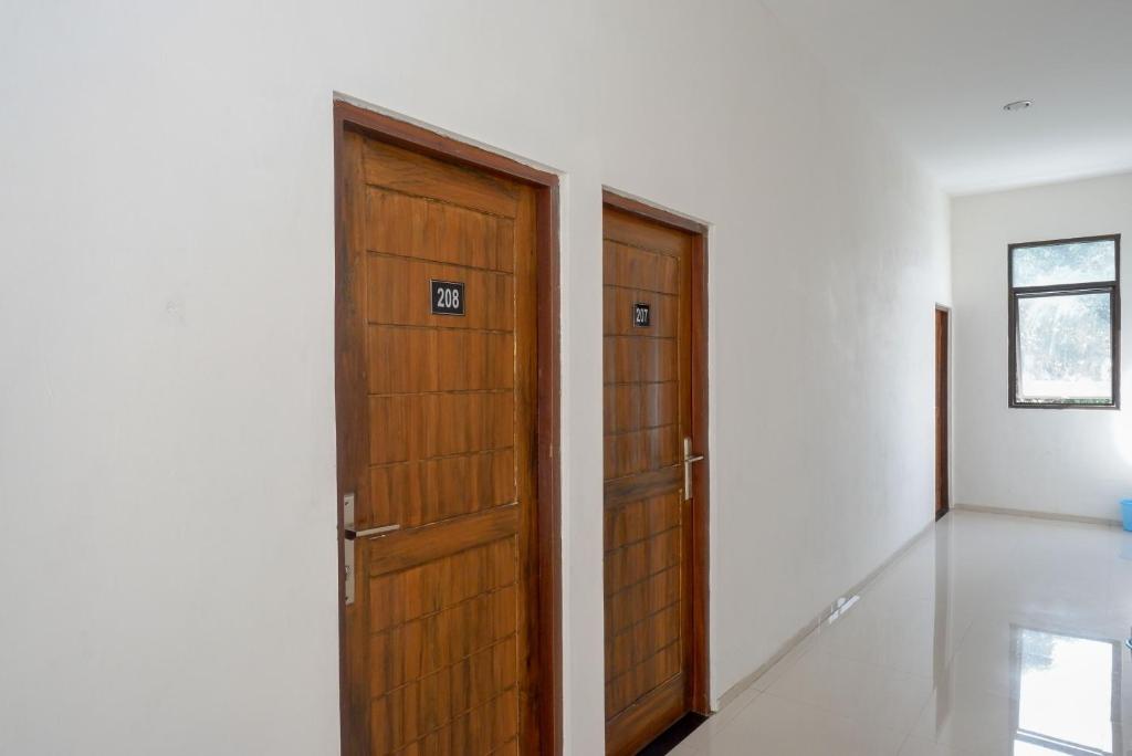 Fotografie z fotogalerie ubytování RedDoorz @ Kratonan Solo v destinaci Solo