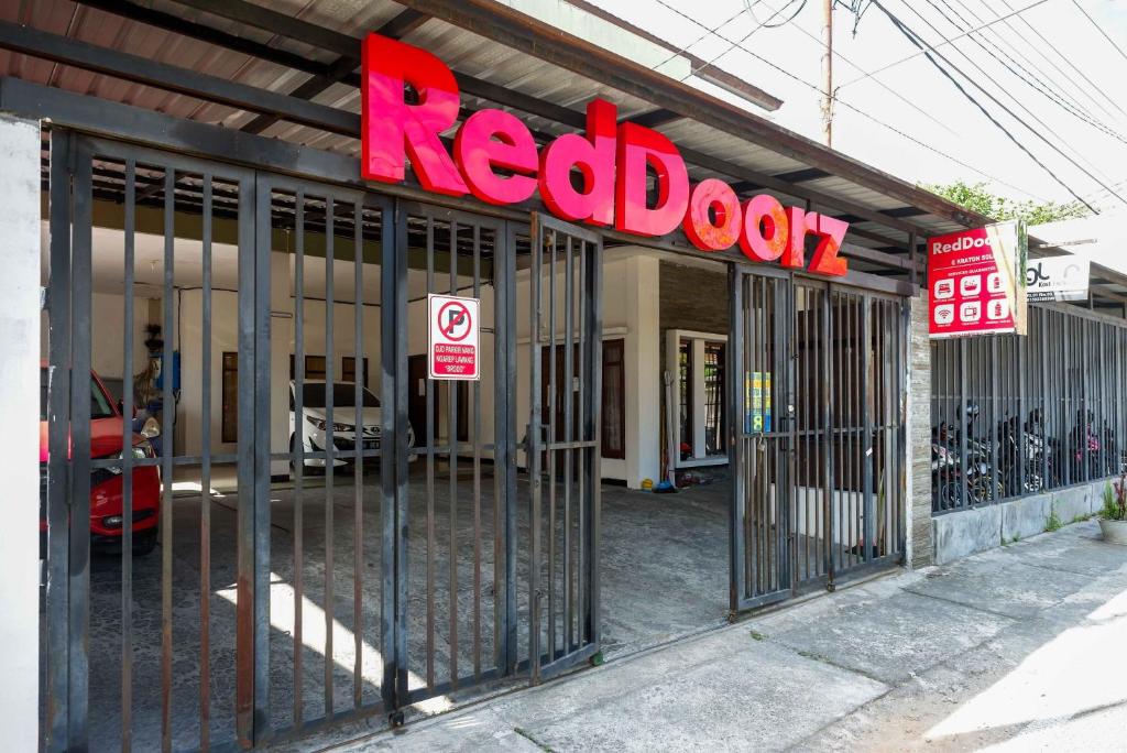 Certifikát, hodnocení, plakát nebo jiný dokument vystavený v ubytování RedDoorz @ Kratonan Solo