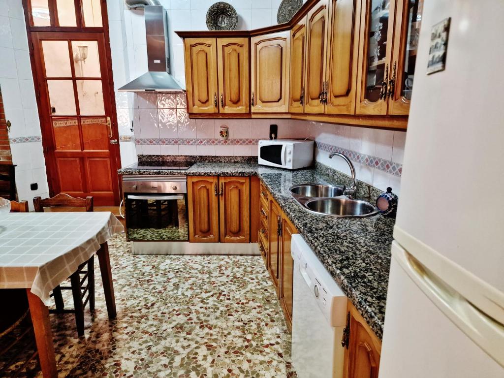 Kuchyň nebo kuchyňský kout v ubytování Velez Nazari Casa Molina