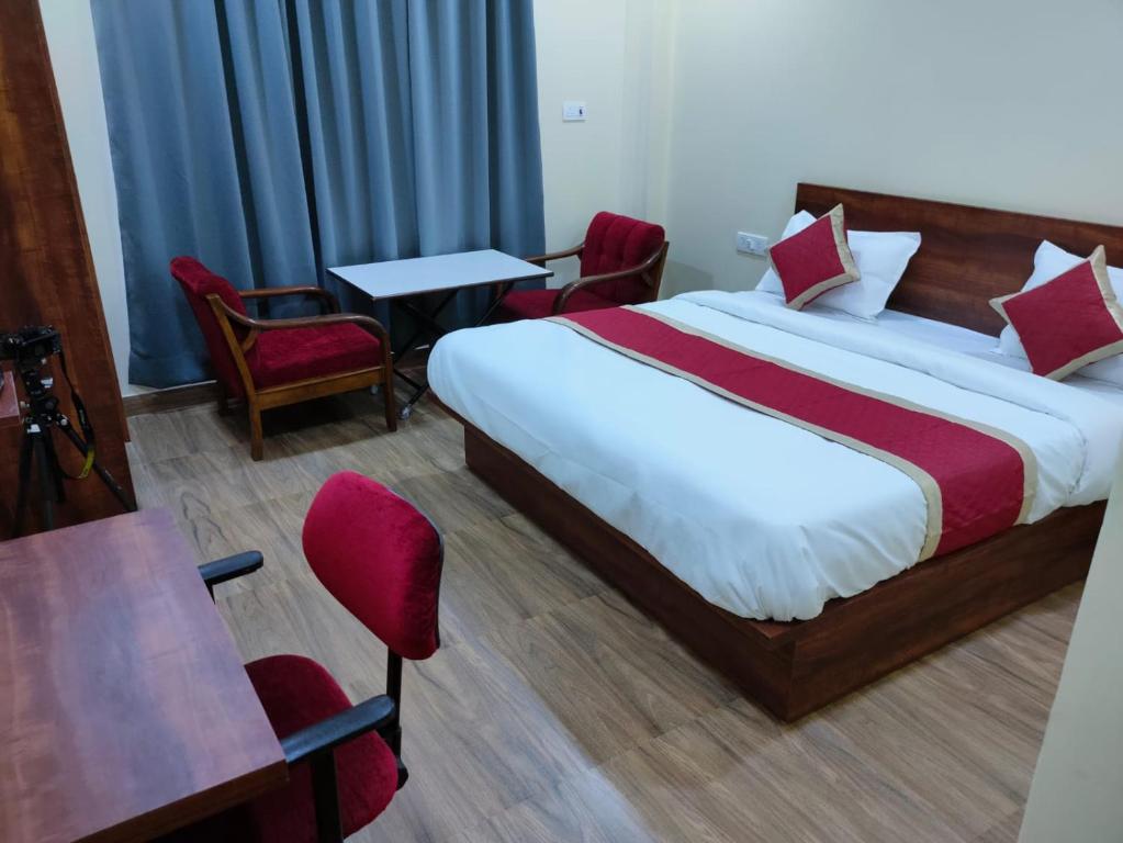 Hotel Manorama Inn - Deluxe Double Room With Bath