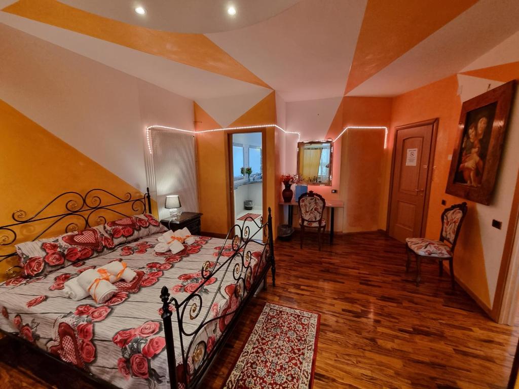sypialnia z łóżkiem w pokoju w obiekcie La MAISON B&B w mieście Ceccano