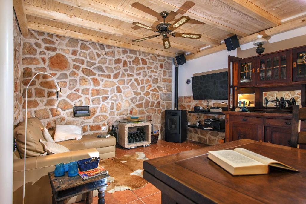 Kuchyň nebo kuchyňský kout v ubytování Villa Cincilograd