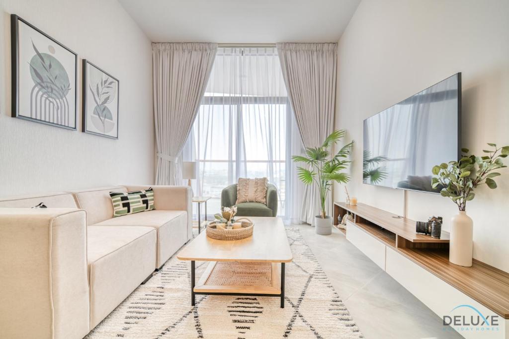 TV a/nebo společenská místnost v ubytování Prime 1BR at Binghatti Avenue Al Jaddaf by Deluxe Holiday Homes