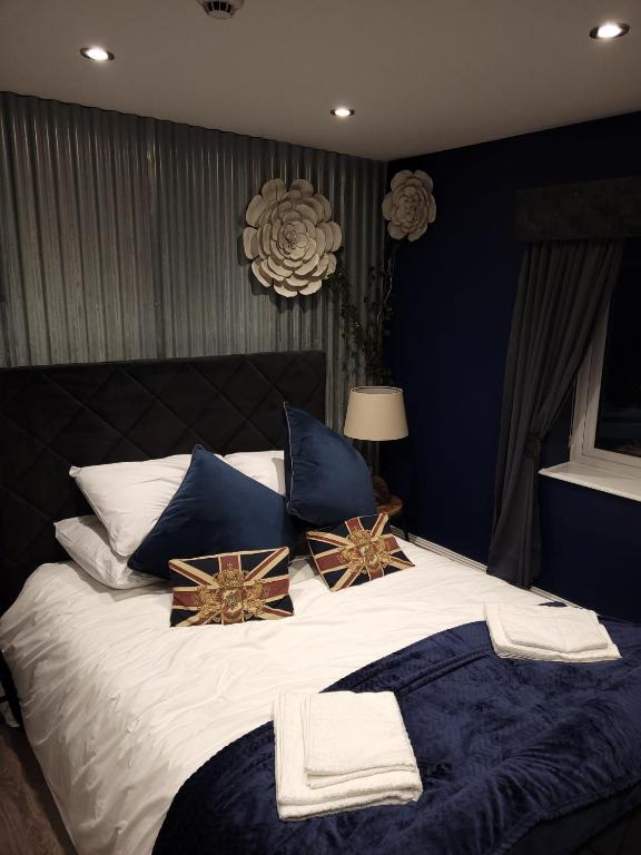 The Waterside Bar, Rooms & Restaurant - Deluxe King Room