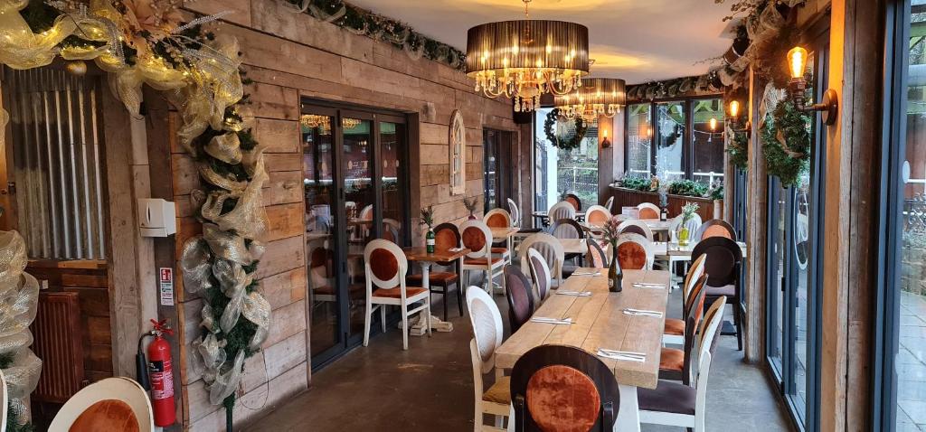 The Waterside Bar, Rooms & Restaurant - Resim 12