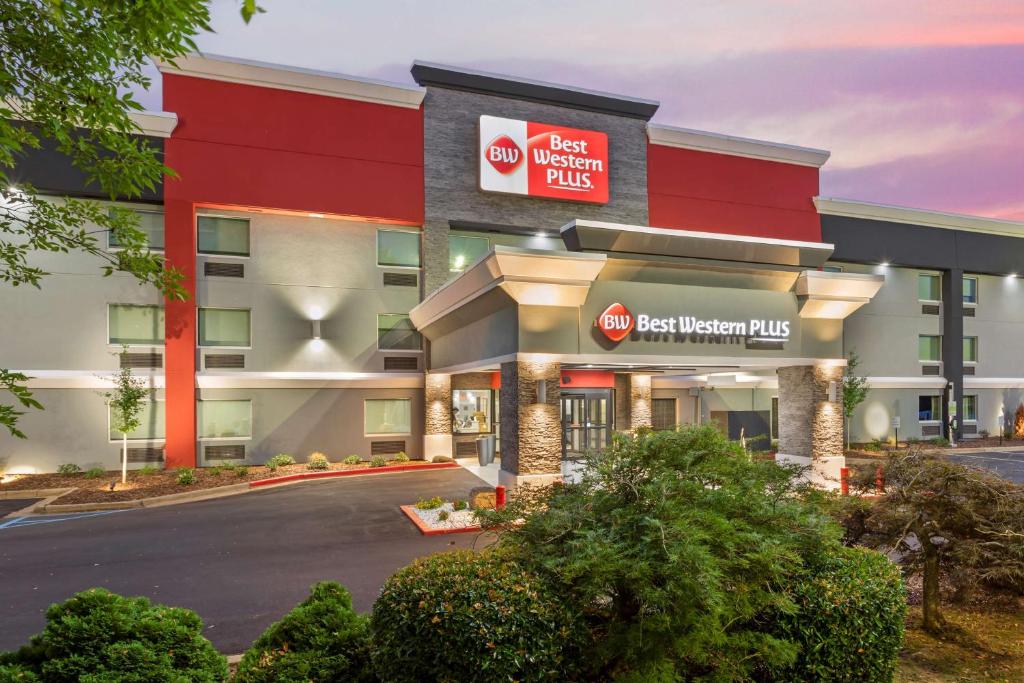 a rendering of the front of a hotel at Best Western Plus Magnolia Inn & Suites in Cleveland