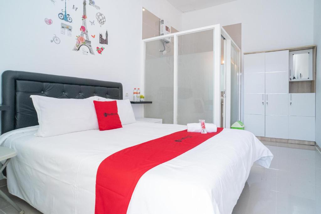 RedDoorz Syariah At Winong Nganjuk - Double Room