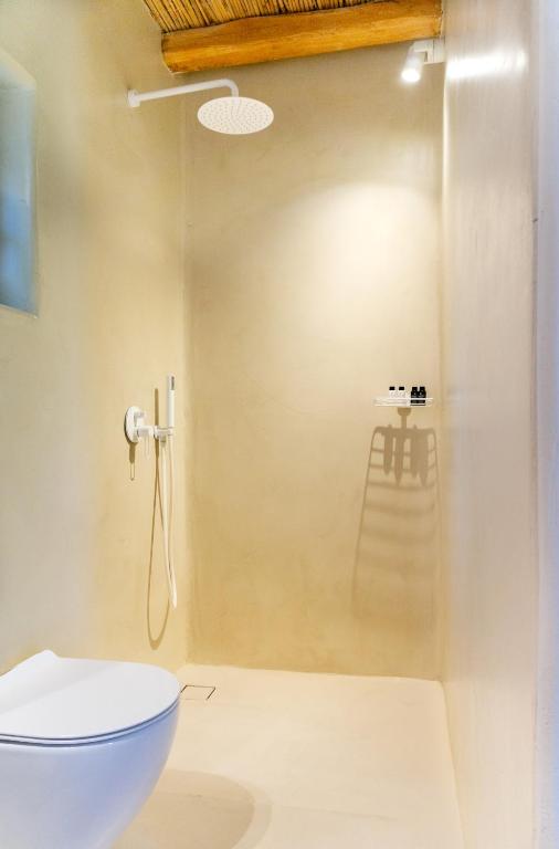 Ванная комната в Mystic Villas Koufonisi