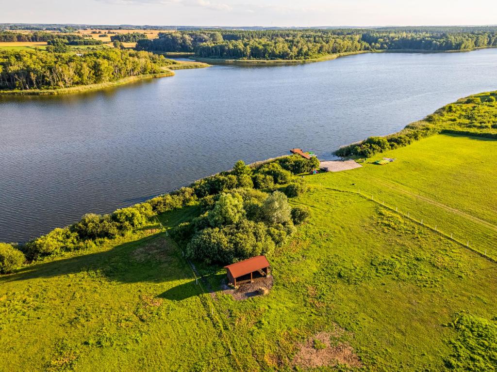 Příroda nedaleko prázdninového areálu