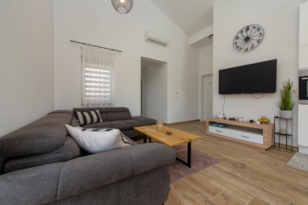 Televízia a/alebo spoločenská miestnosť v ubytovaní Holiday Home LUX ****