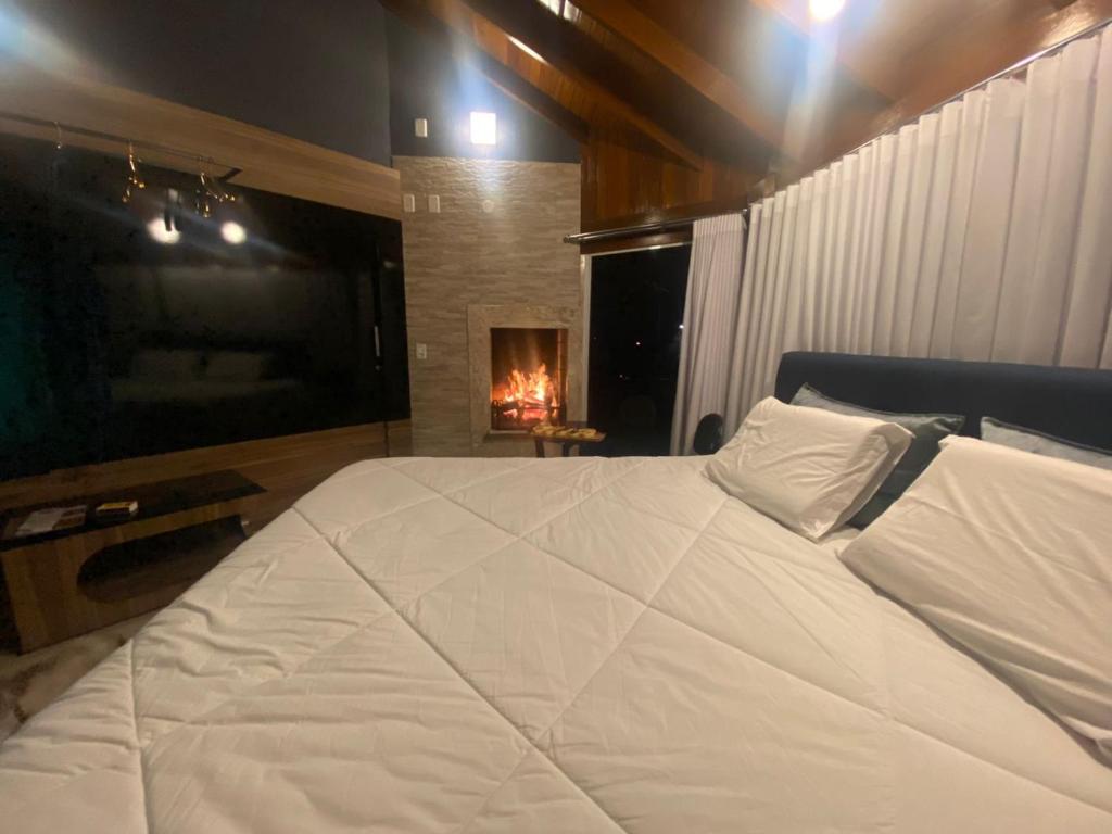 Postel nebo postele na pokoji v ubytování FIKA Residence