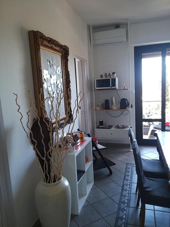 A kitchen or kitchenette at Le stanze di Mina