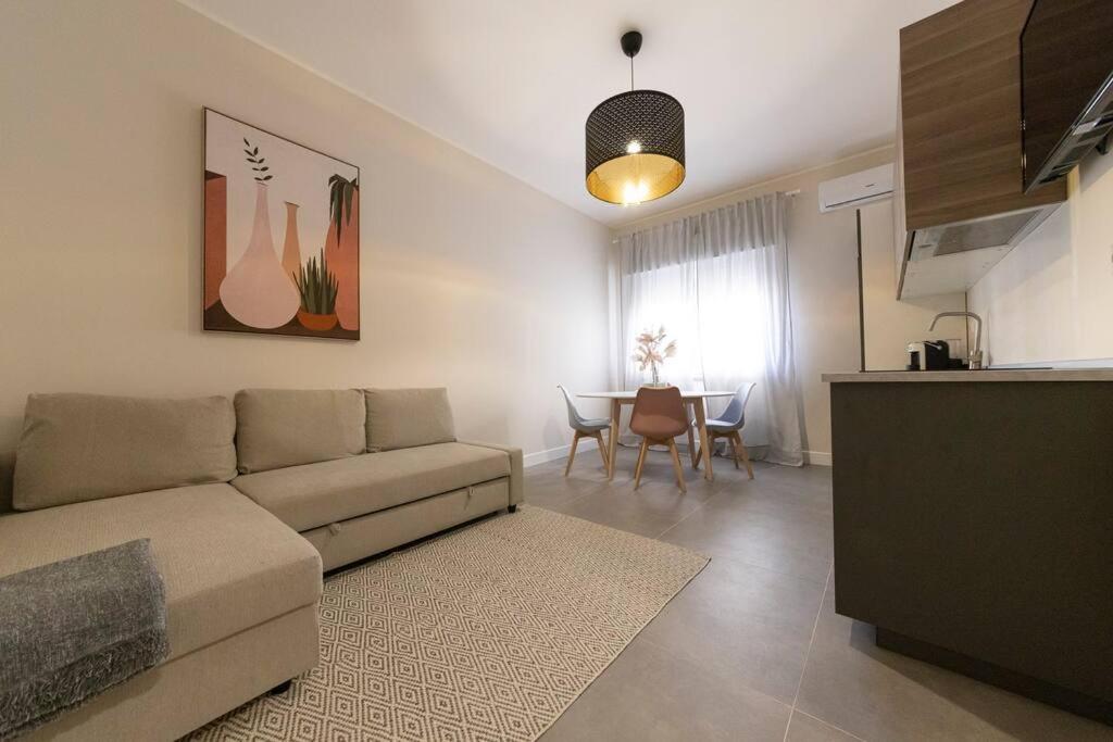 Posedenie v ubytovaní Comfortable Apartment 10 minutes from the beach