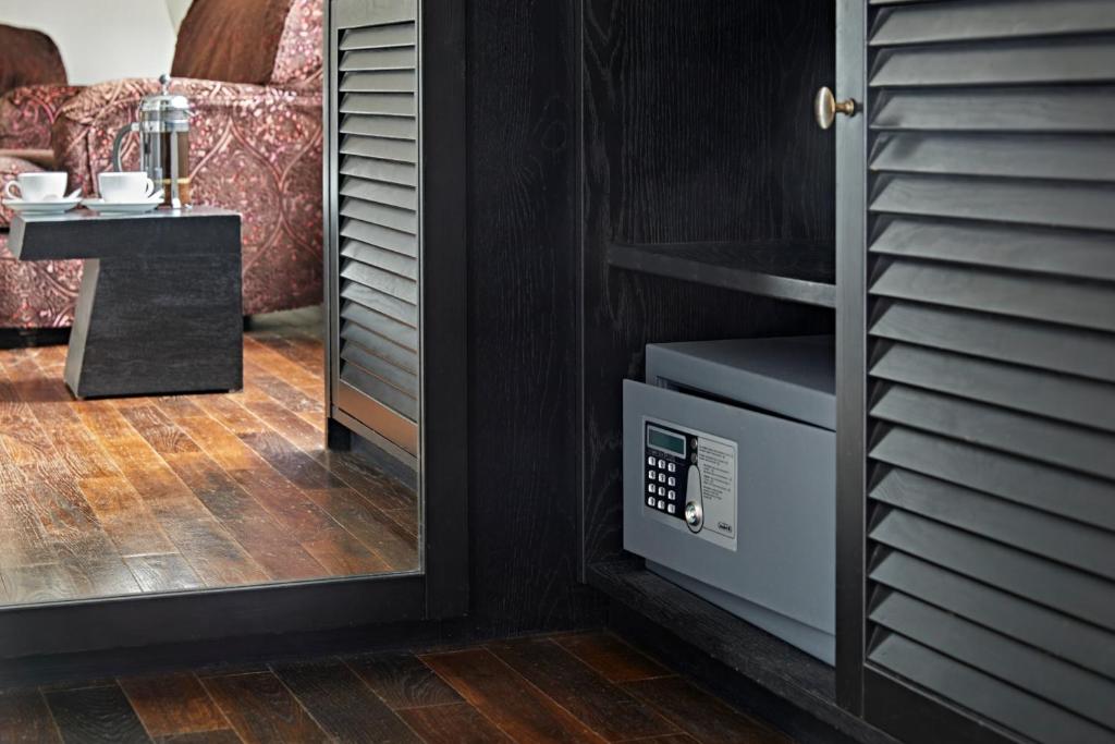 a room with a wall with a door and a table at First Hotel Grand in Odense