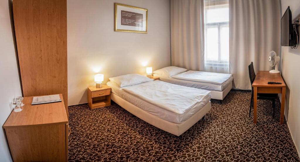 Postel nebo postele na pokoji v ubytování Hotel Brixen