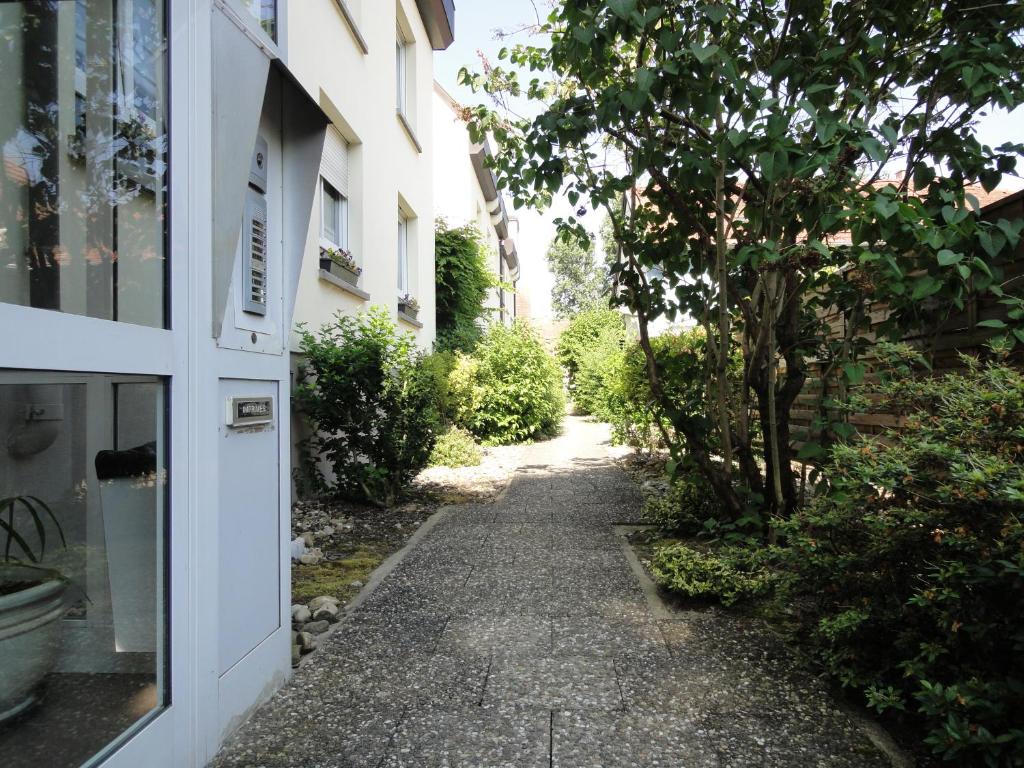 Vonkajšia záhrada v ubytovaní Park Line garden