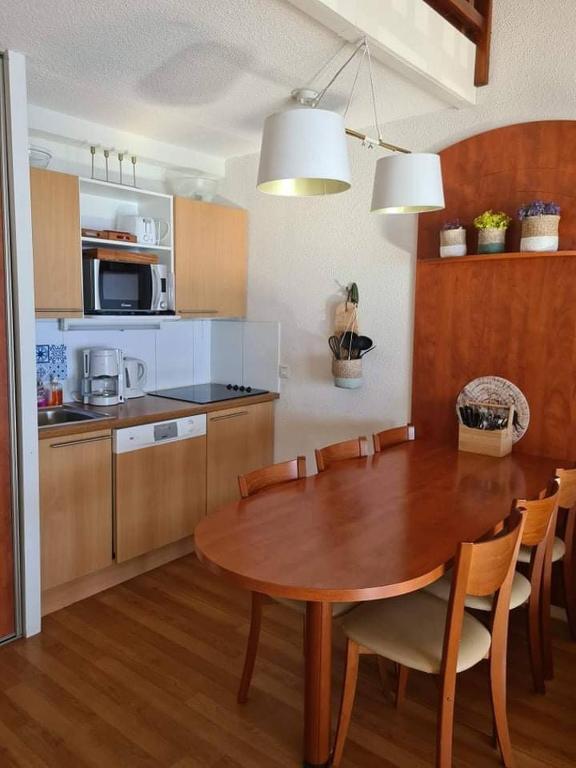Kuchyňa alebo kuchynka v ubytovaní Appartement Duplex Confort, Pied Des Pistes