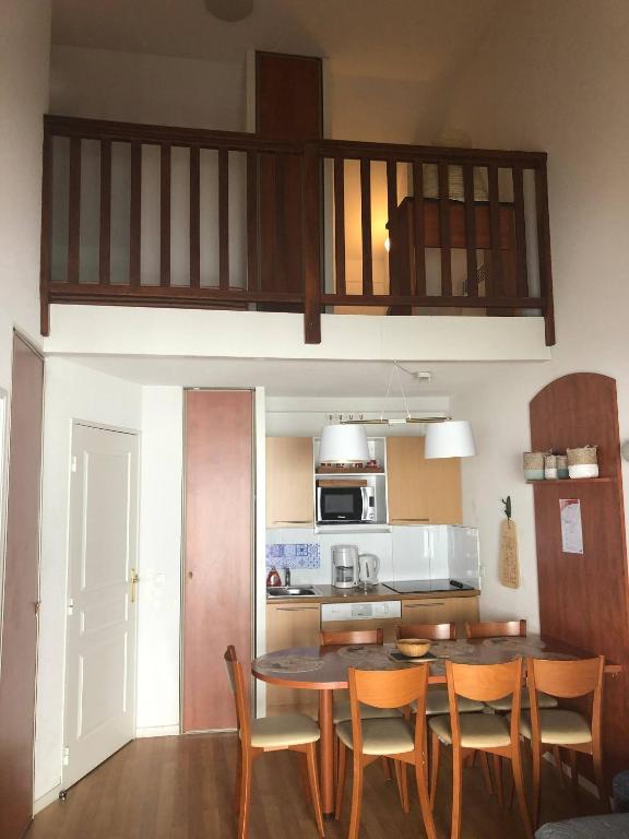 Kuchyňa alebo kuchynka v ubytovaní Appartement Duplex Confort, Pied Des Pistes